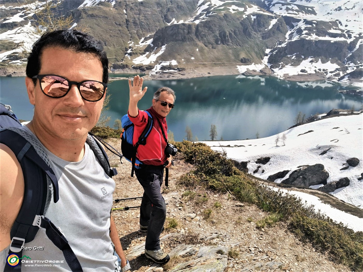 36 Selfie con i Laghi Gemelli  e poi dobbiamo rientrare.jpg